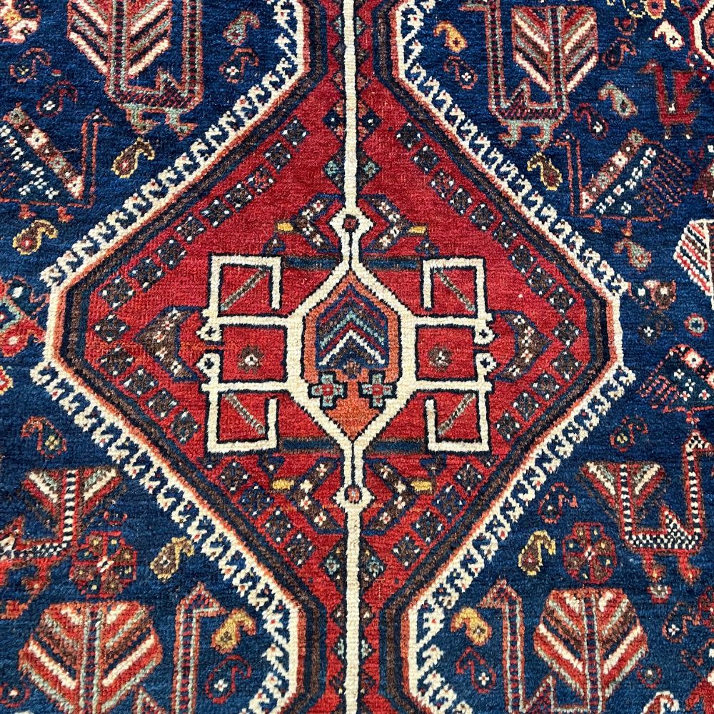 Persian Rug - Qashqai 7'9" x 10'7" Antique Rugs - Good Condition - Medallion