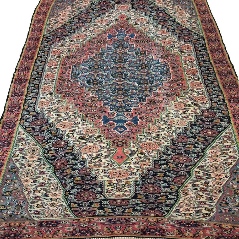 Persian Rugs - Senneh Kelim - 5'7"x 7'7" - Flatwoven rug - Handmade Rugs - Vintage Rugs-Oriental Rug Exchange