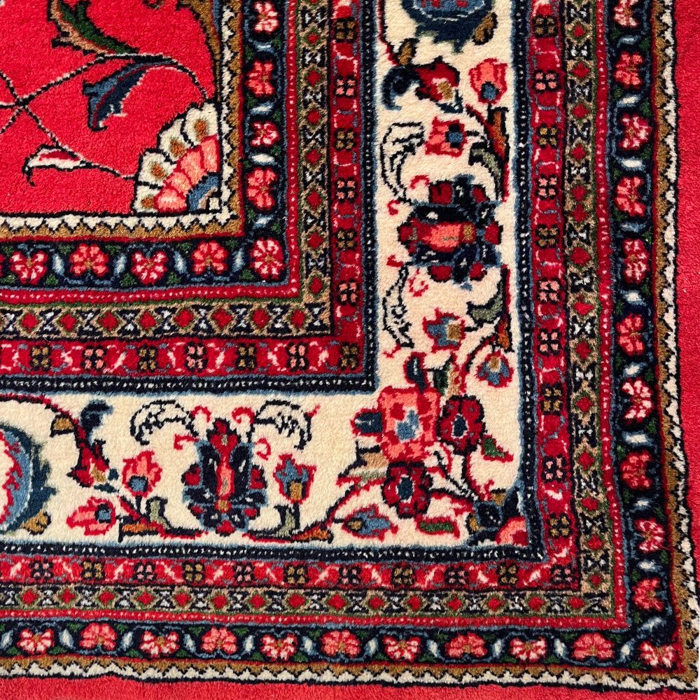 Persian Sarouk 5'4" x 8'3" | Vintage Rug - Border