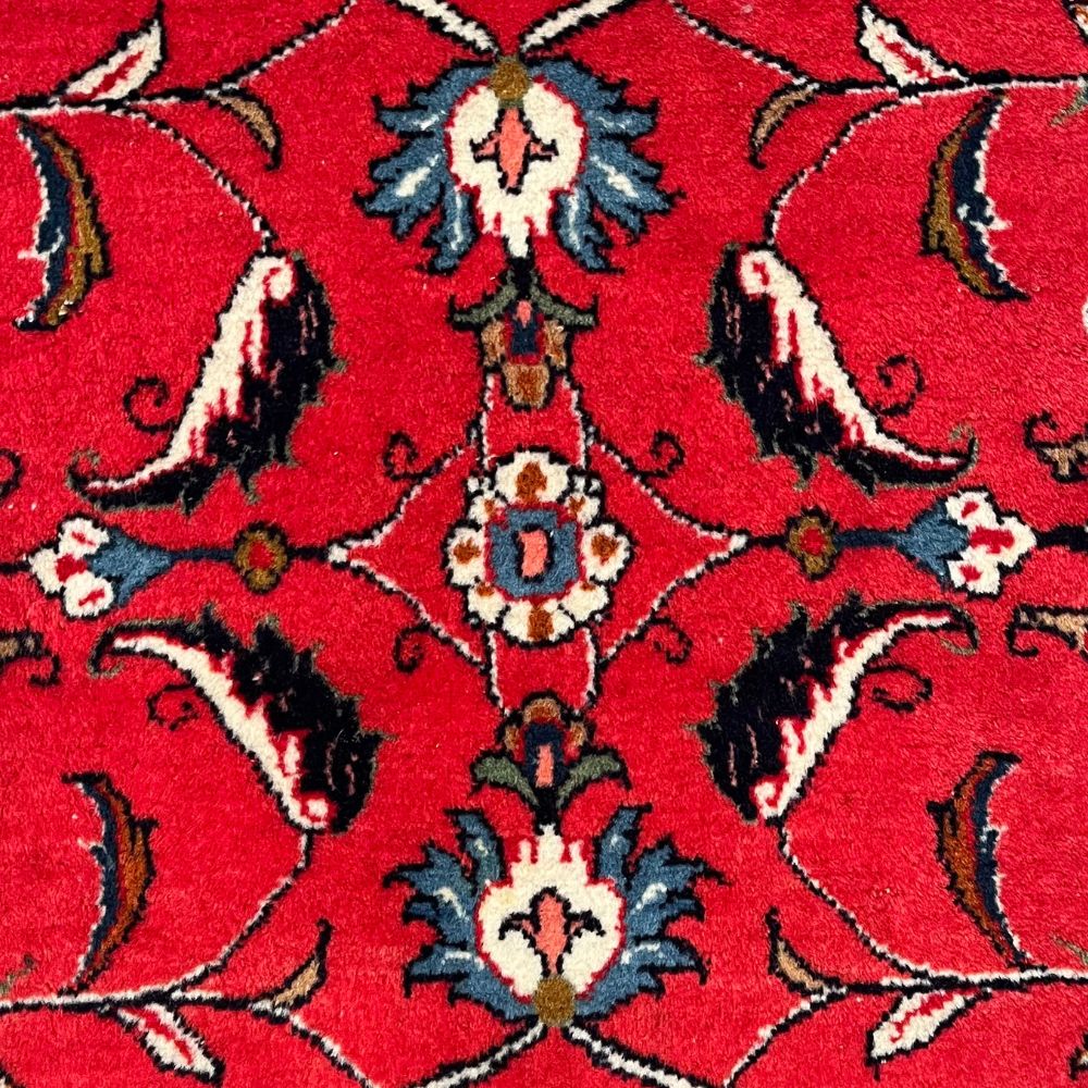 Persian Sarouk 5'4" x 8'3" | Vintage Rug - Motif